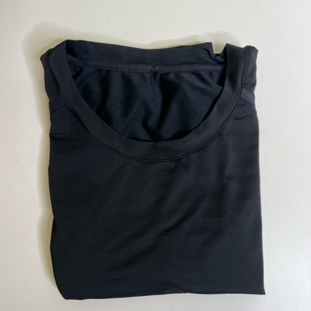 Pair of Men’s Rhone Reign Performance T-Shirt Black and Navy Blue - Size XL - Picture 8 of 15
